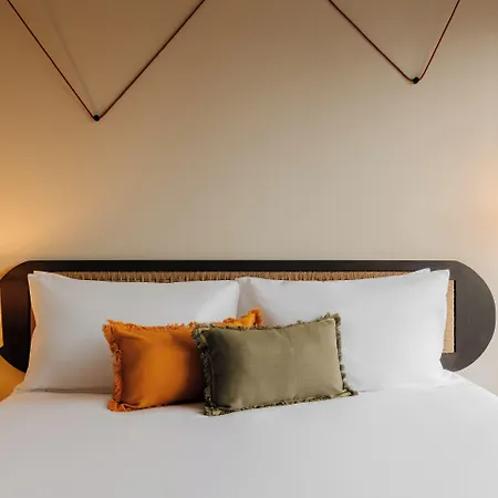 Crisol Promenade Hotel *