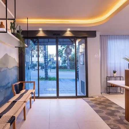 Crisol Promenade Hotel *