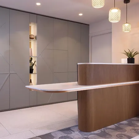 Crisol Promenade Hotel