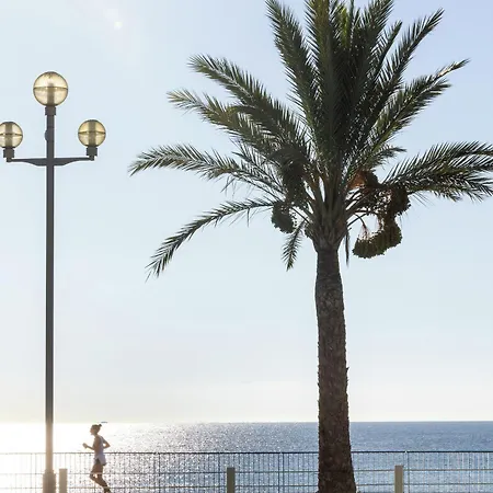 Crisol Promenade Hotel