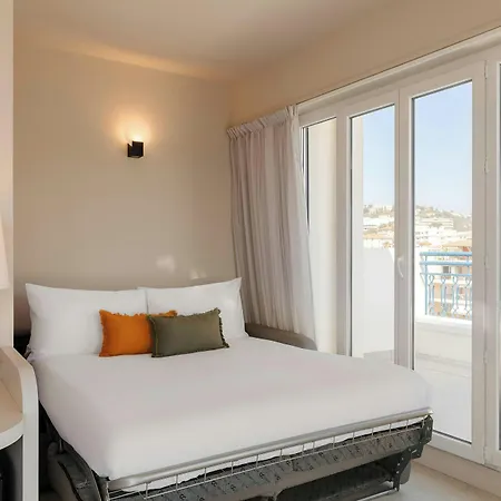 Crisol Promenade Hotel *