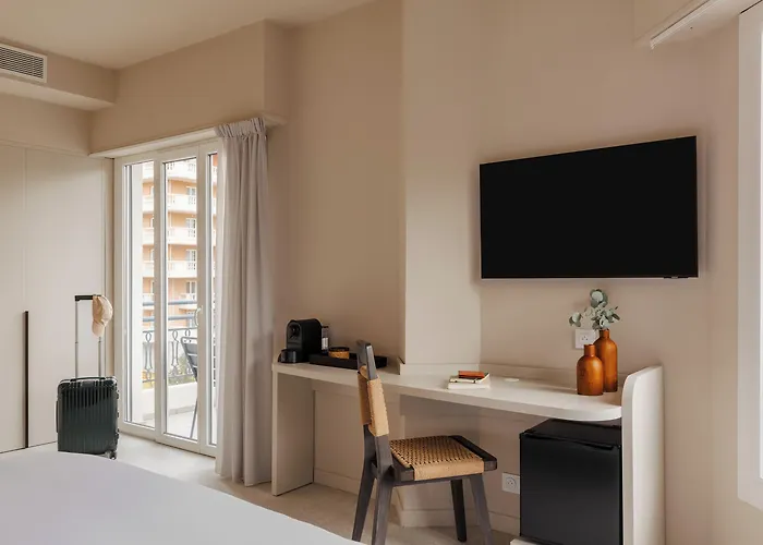 Crisol Promenade Hotel