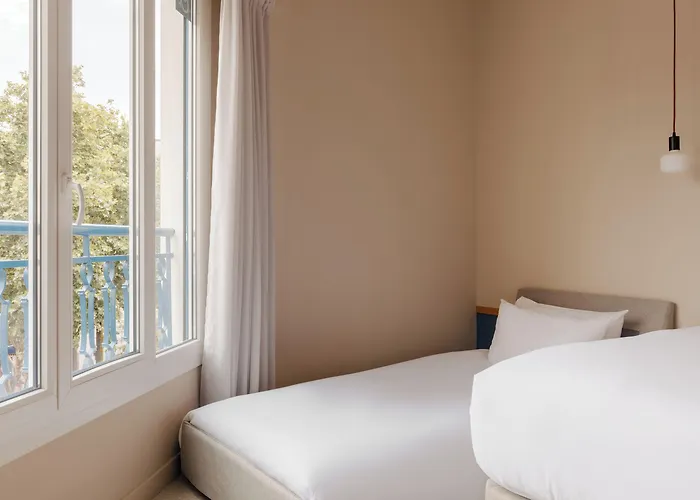 Crisol Promenade Hotel *