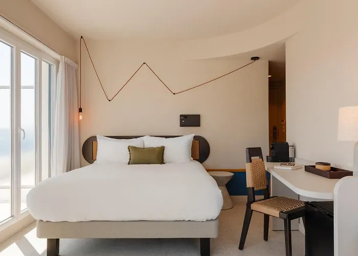 Crisol Promenade Hotel