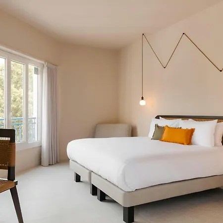 Crisol Promenade Hotel