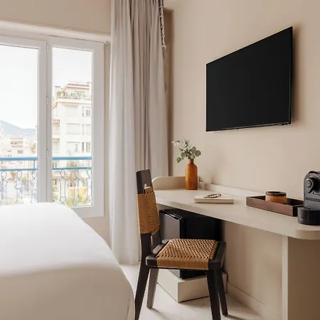 Crisol Promenade Hotel