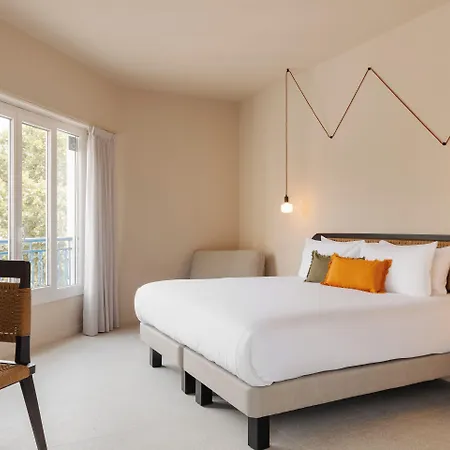 Crisol Promenade Hotel