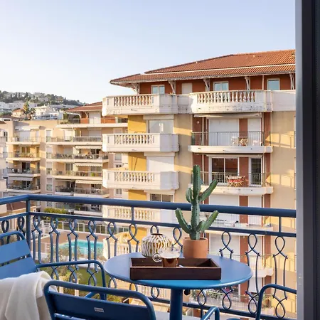 Crisol Promenade Hotel *