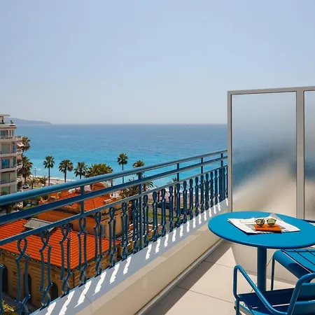 Crisol Promenade Hotel